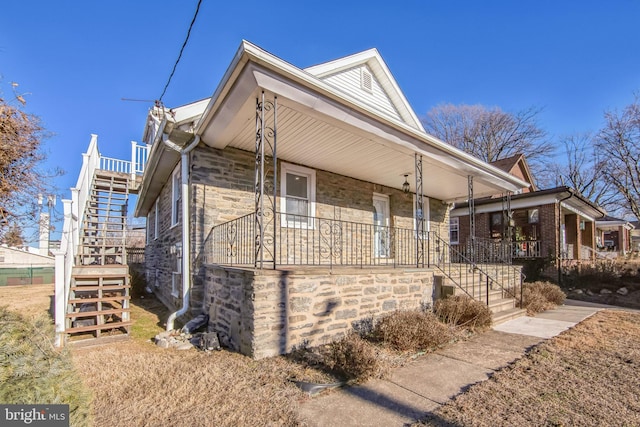 view of front of home with covered porch