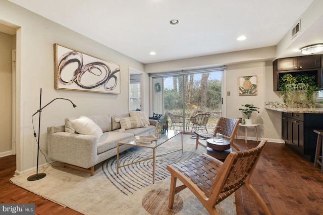 living area featuring recessed lighting, visible vents, dark wood finished floors, and baseboards