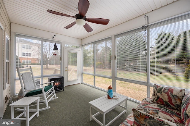 sunroom with ceiling fan