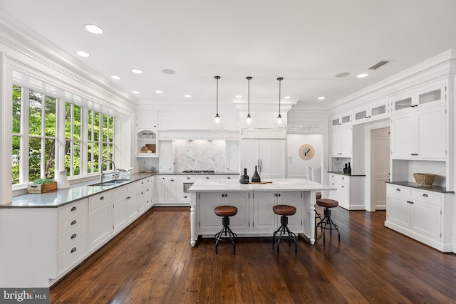 948 Melvin Rd, Annapolis, MD 21403 - kitchen featuring a sink, dark wood-style floors, a kitchen island, stovetop, and ornamental molding