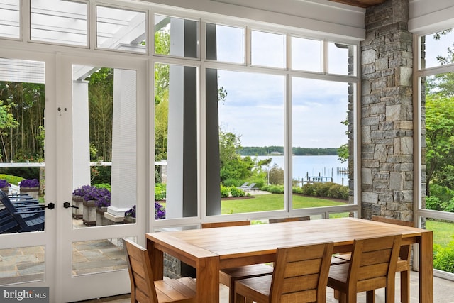 948 Melvin Rd, Annapolis, MD 21403 - sunroom with a water view