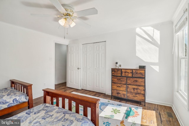 bedroom with multiple windows, ornamental molding, dark wood-type flooring, and ceiling fan