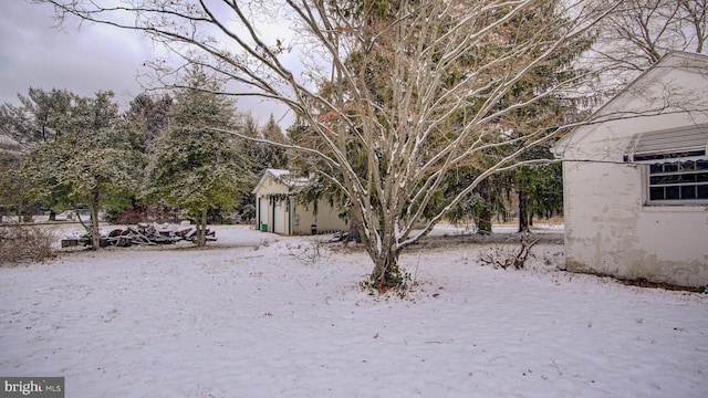 view of yard layered in snow