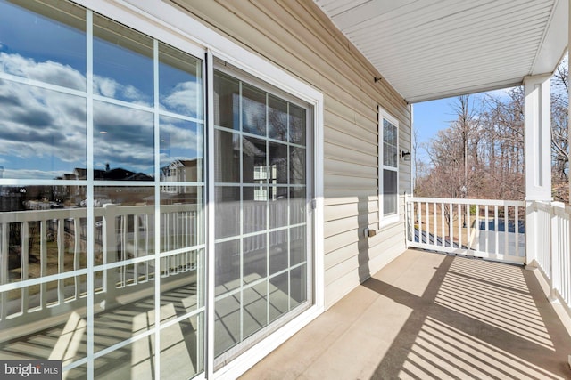 balcony featuring covered porch