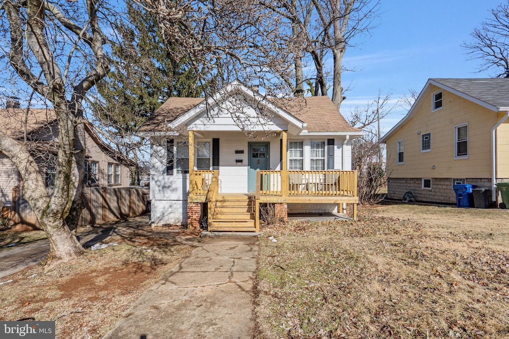 bungalow featuring a porch and a front yard