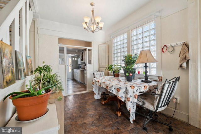 dining area with a notable chandelier