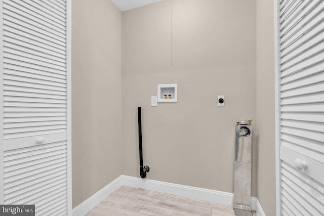 laundry room featuring light wood-style floors, washer hookup, electric dryer hookup, and baseboards