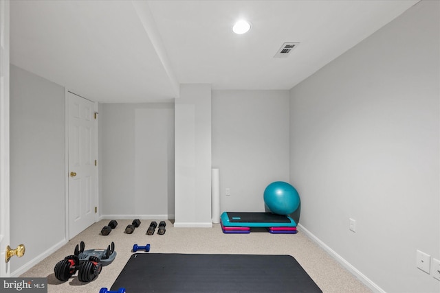 exercise area featuring carpet floors, visible vents, and baseboards