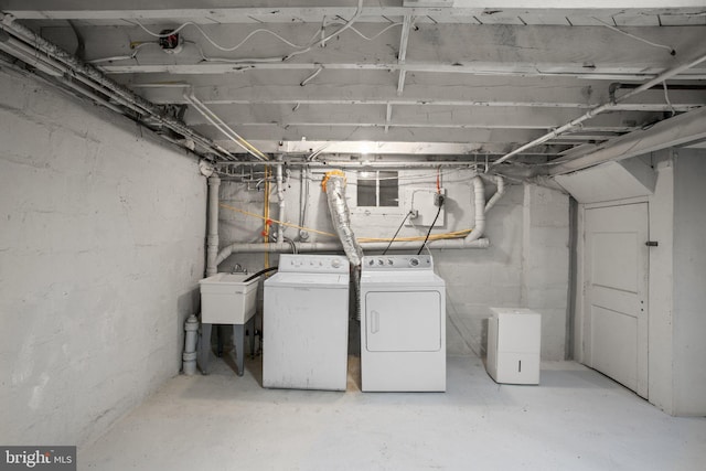 basement featuring sink and independent washer and dryer