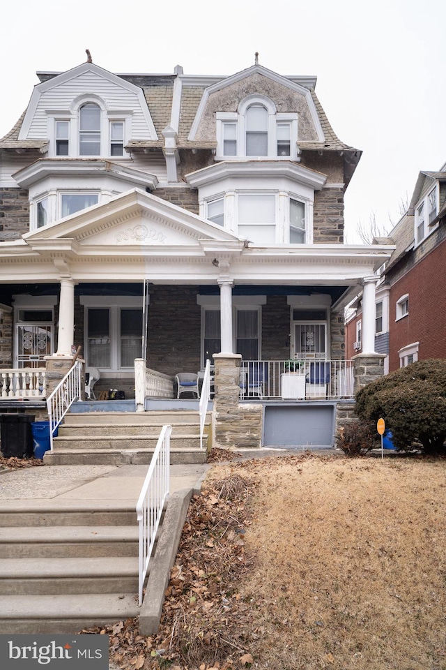 view of front facade featuring a porch