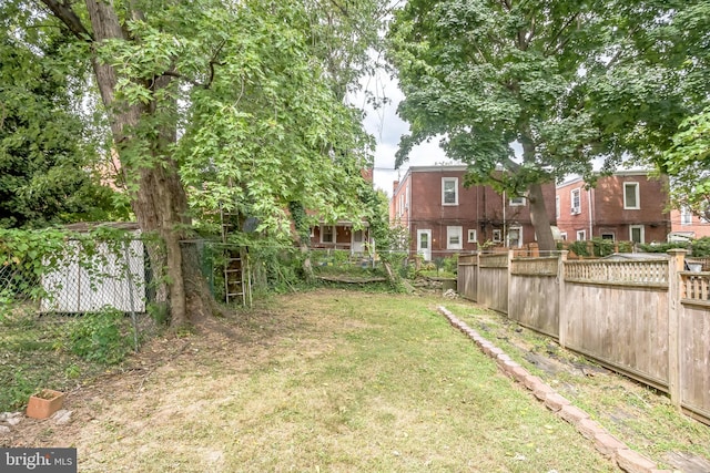 view of yard featuring a fenced backyard