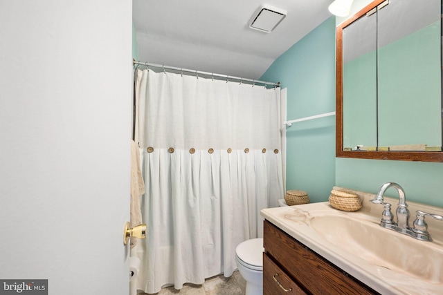 full bathroom with vanity, toilet, a shower with curtain, and visible vents