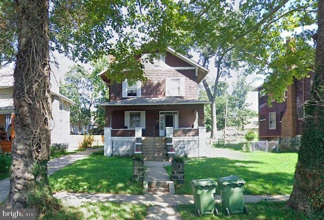 view of front of property featuring a front lawn and a porch