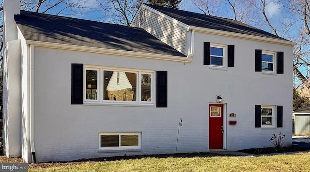 view of front of home featuring a front yard