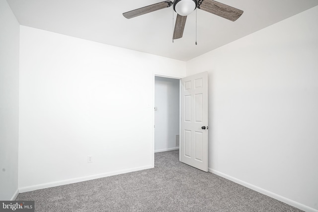 carpeted empty room featuring ceiling fan