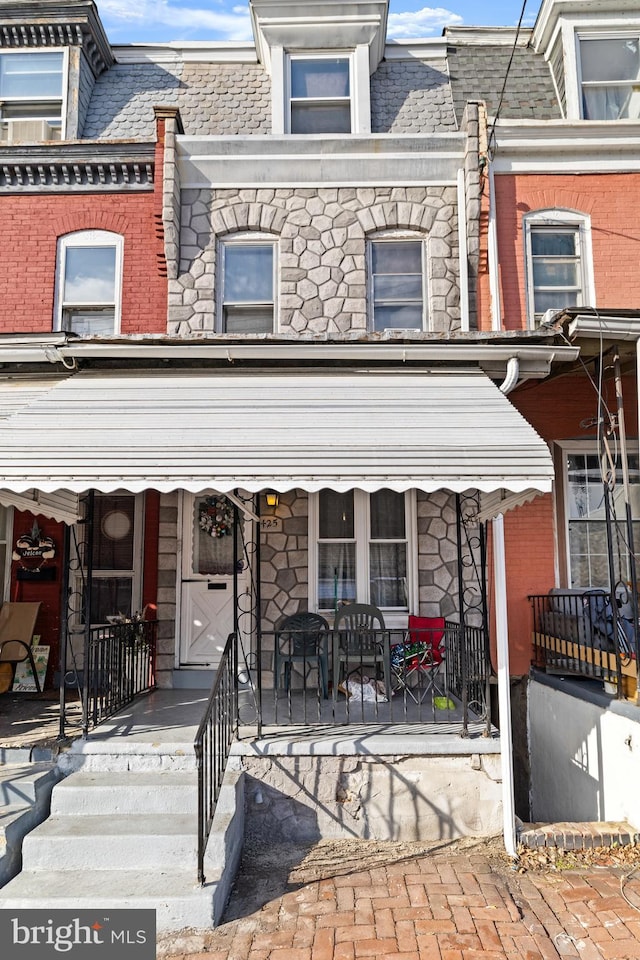 view of front of house with covered porch