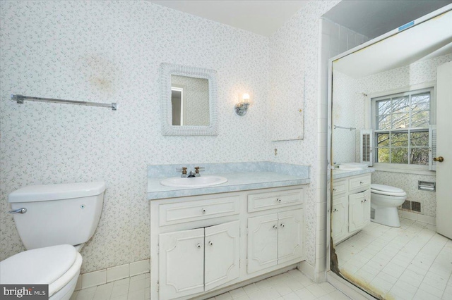 full bathroom featuring vanity, visible vents, wallpapered walls, tile patterned flooring, and toilet