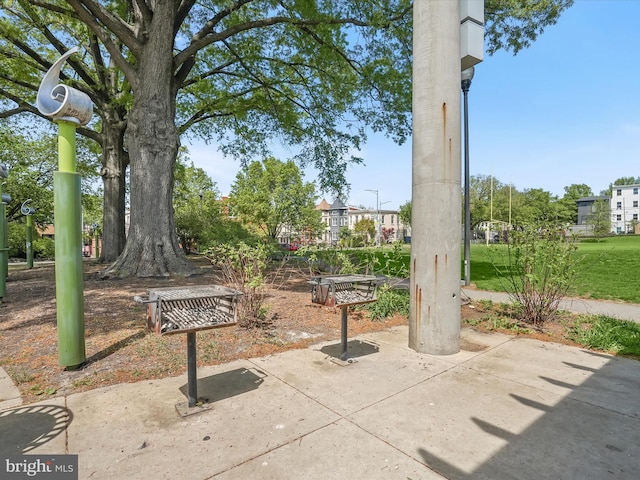 3137 18th St NE, Washington, DC 20018 - surrounding community with a patio area