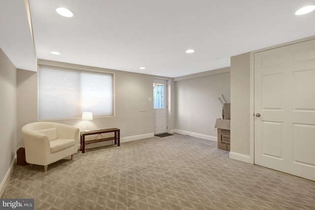 living area with carpet floors, recessed lighting, and baseboards