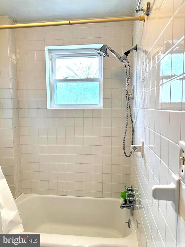 bathroom featuring shower / bath combo with shower curtain