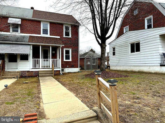 view of front of home with a front lawn