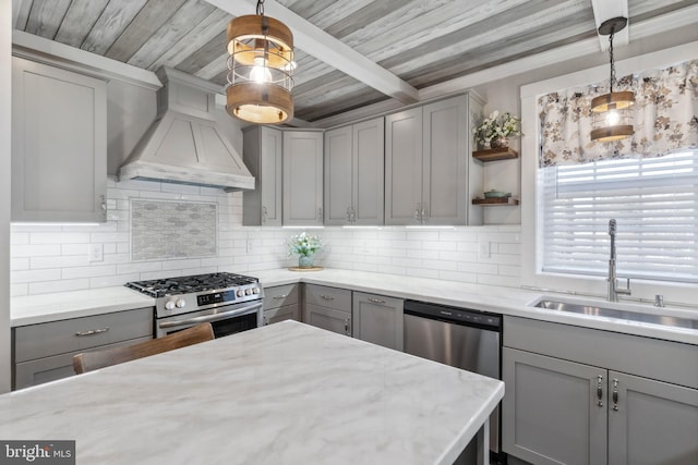 kitchen with a sink, stainless steel appliances, and gray cabinets