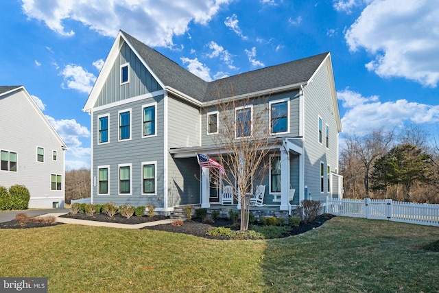 view of front of home featuring a front lawn