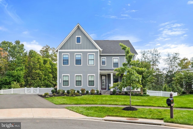 view of front of property with a front lawn