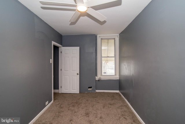 carpeted empty room featuring ceiling fan