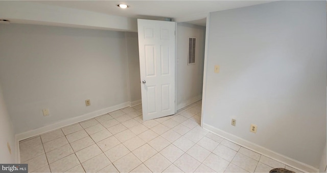 empty room featuring light tile patterned floors