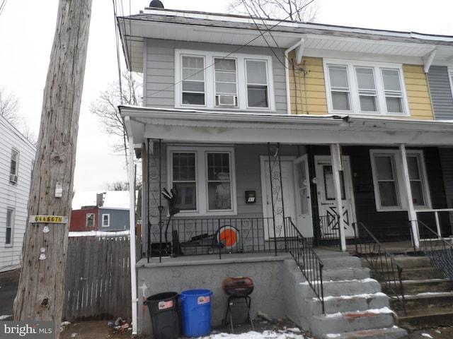 view of front facade featuring a porch