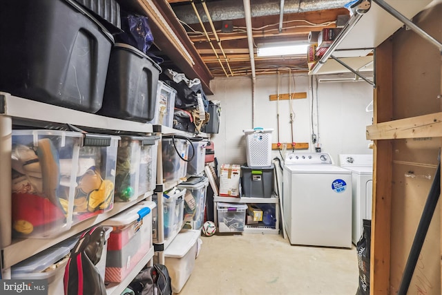 interior space featuring washing machine and clothes dryer