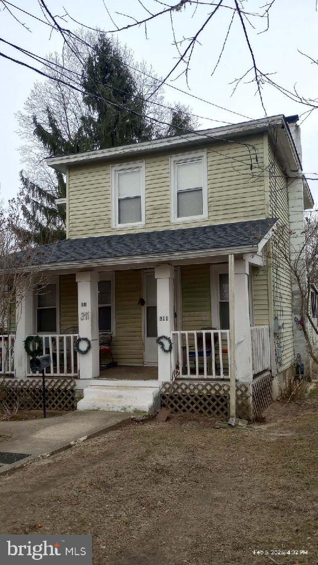 view of front of property with a porch