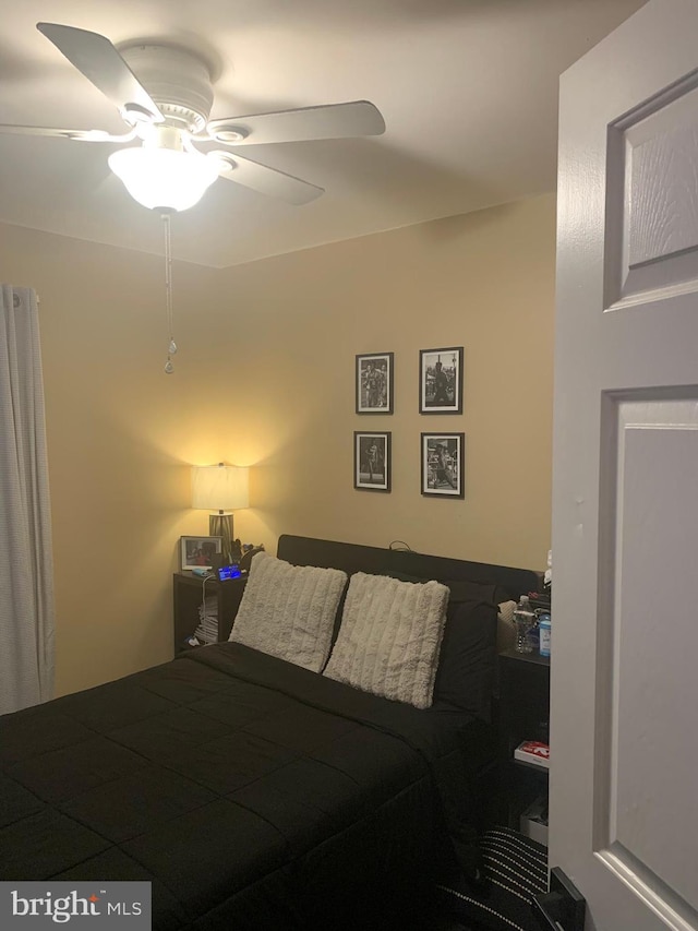 bedroom featuring ceiling fan