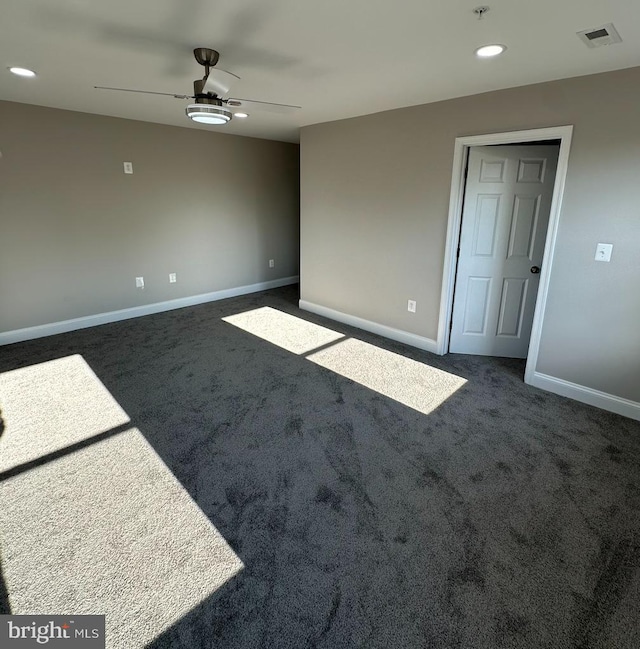 carpeted empty room featuring ceiling fan