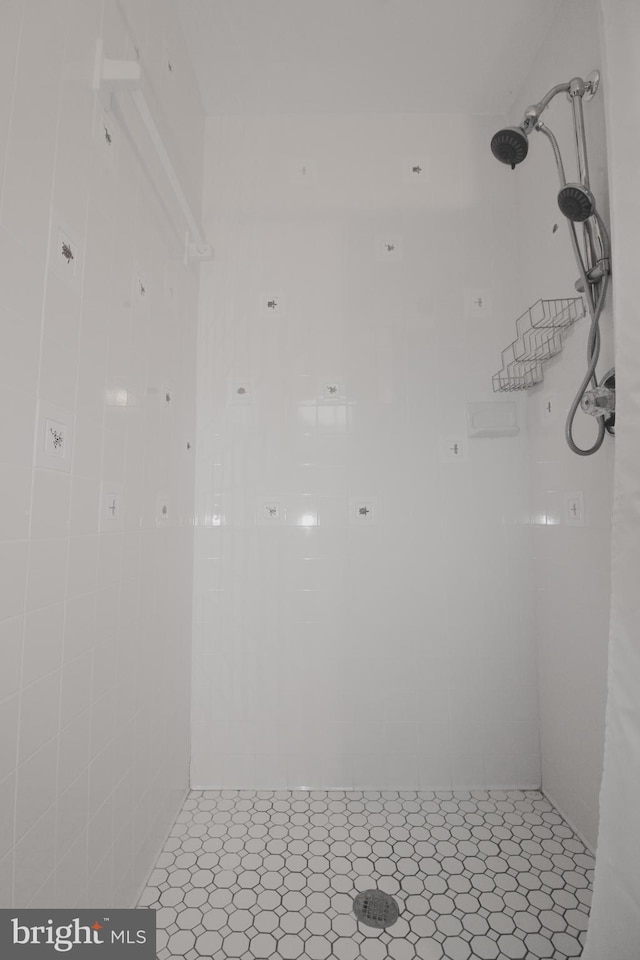 bathroom with a tile shower