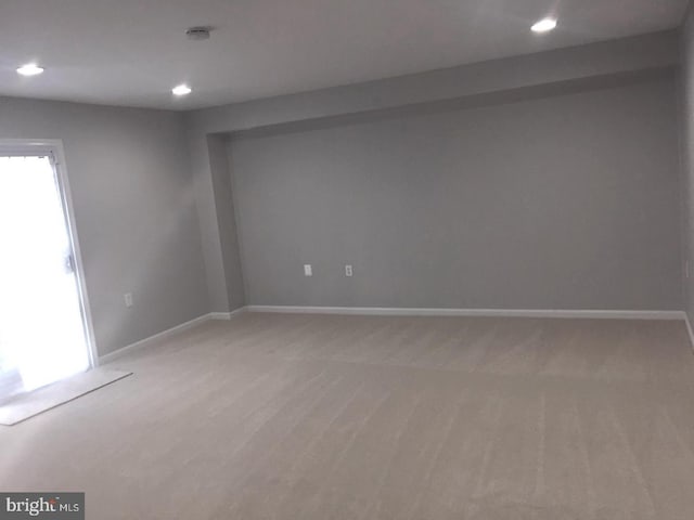 unfurnished room featuring carpet floors