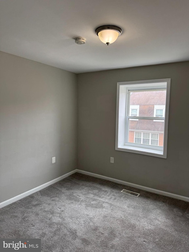 unfurnished room with carpet