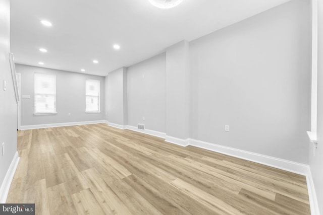 unfurnished room featuring baseboards, light wood-style flooring, visible vents, and recessed lighting