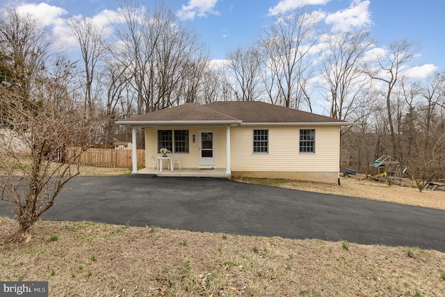 view of front of house featuring a porch and fence