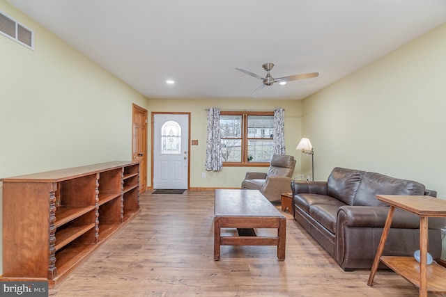 living room featuring wood finished floors, baseboards, visible vents, recessed lighting, and ceiling fan