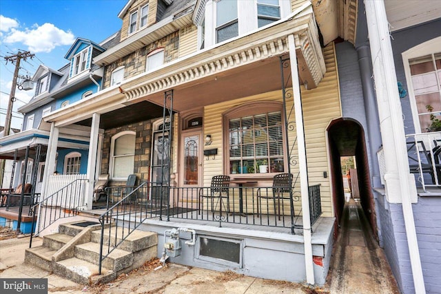 view of front of home with covered porch