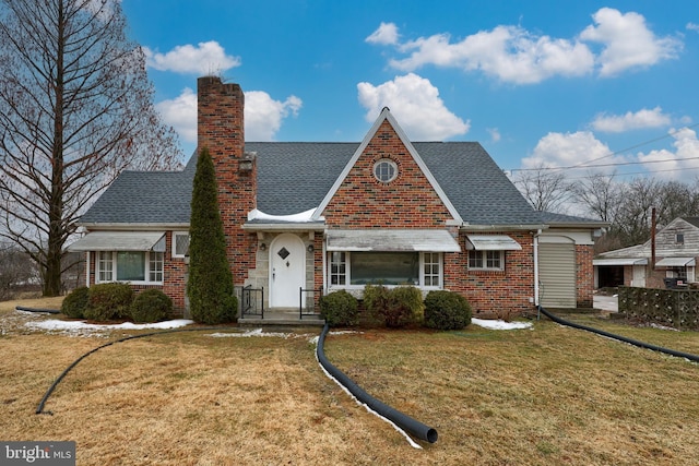 view of front of house with a front yard