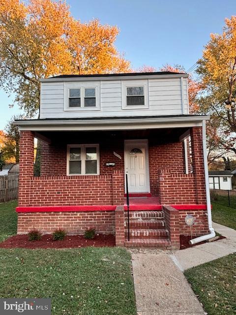 view of front facade with a porch and a front yard