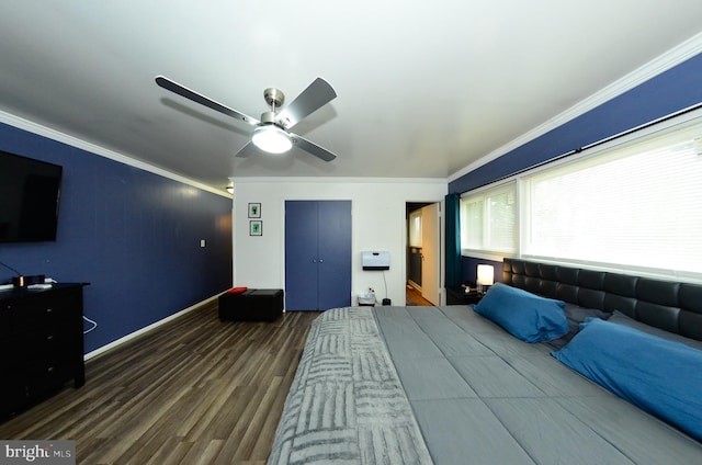 bedroom featuring ornamental molding, dark wood-type flooring, ceiling fan, and a closet