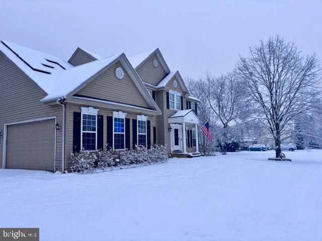 view of front facade featuring an attached garage