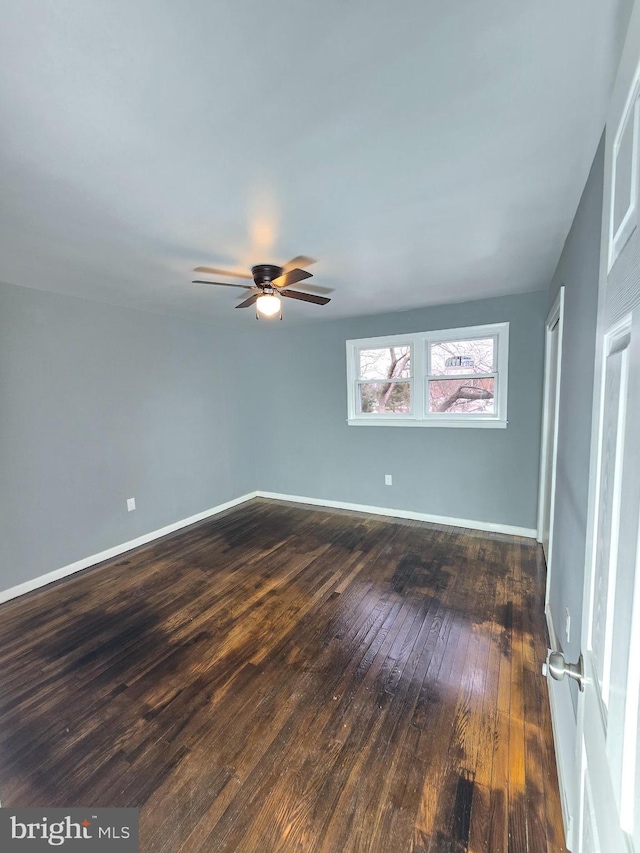 unfurnished room with dark wood-type flooring and ceiling fan