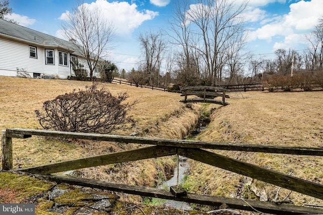 view of yard featuring a rural view