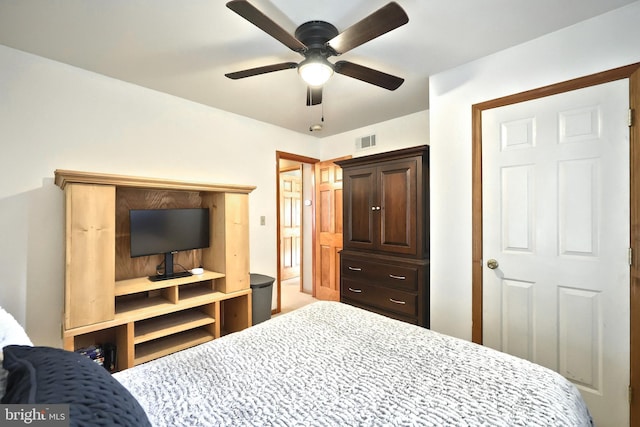 bedroom with ceiling fan