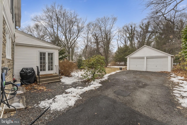 view of yard featuring a garage and an outbuilding